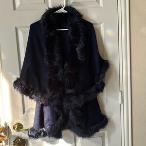Women cape / sweater